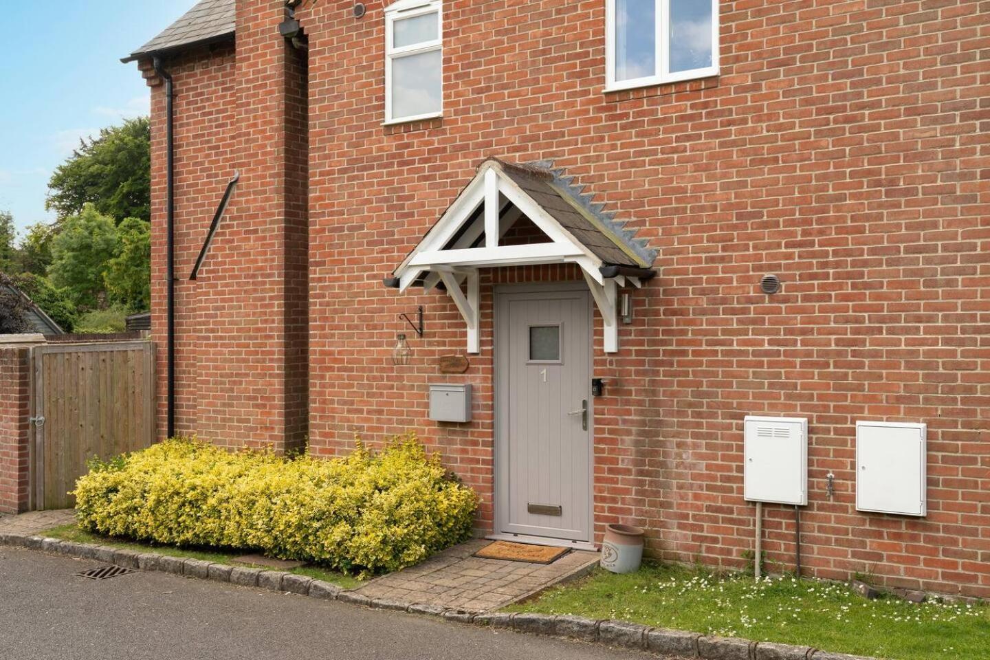 Pass The Keys Cute Cosy Cottage Chilterns Great Kimble Exterior photo